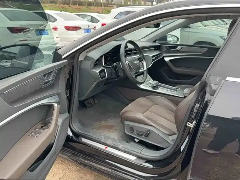 Audi A7L 2024 из CN, фото 5