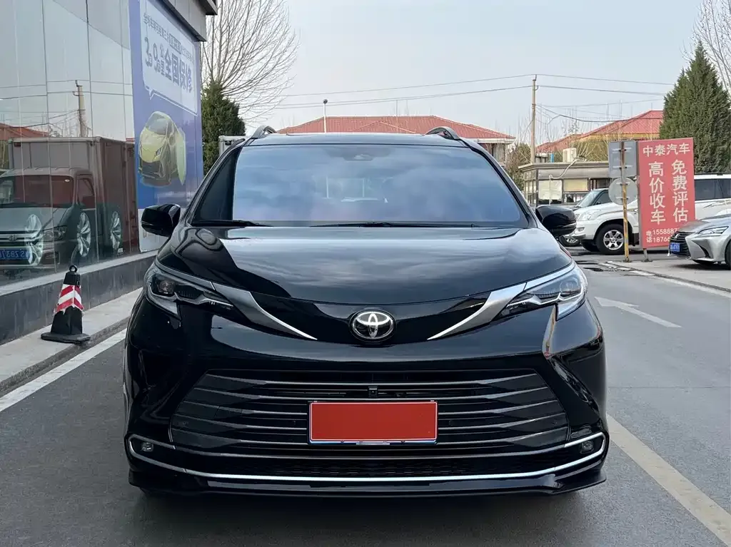 Toyota Sienna — фото 10