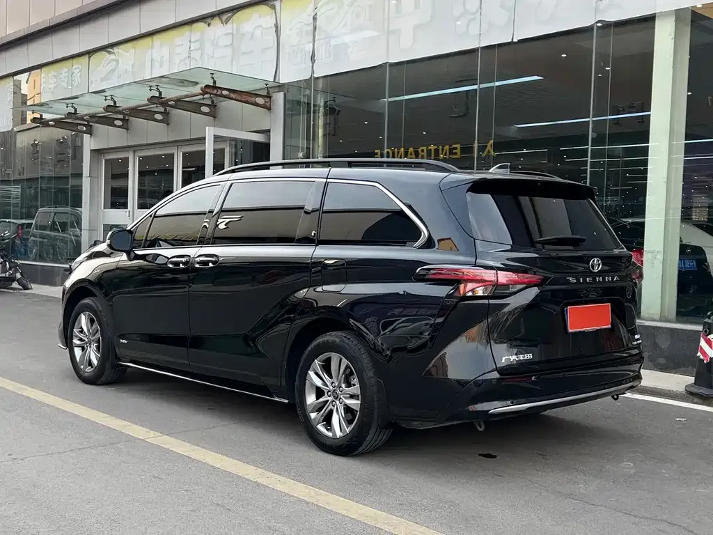 Toyota Sienna — фото 9