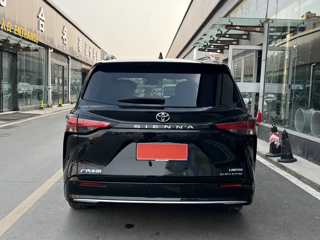 Toyota Sienna — фото 6