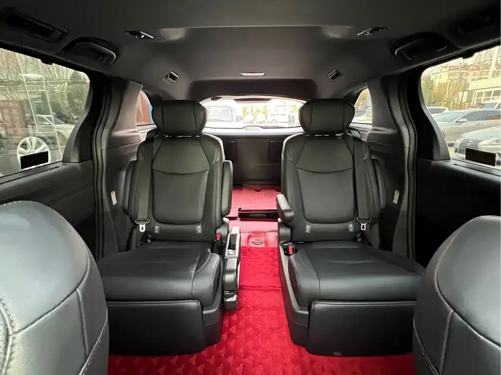 Toyota Sienna — фото 3