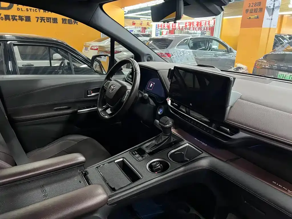 Toyota Sienna 2022 из CN, фото 4