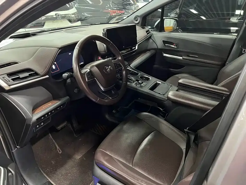 Toyota Sienna 2022 из CN, фото 3