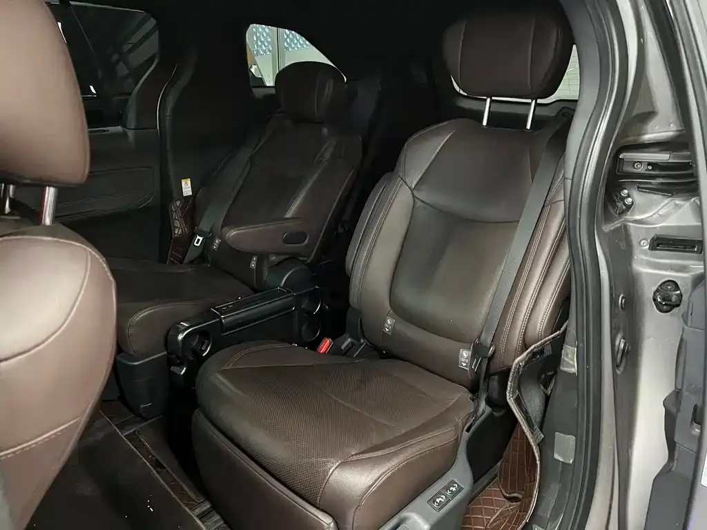 Toyota Sienna 2022 из CN, фото 2