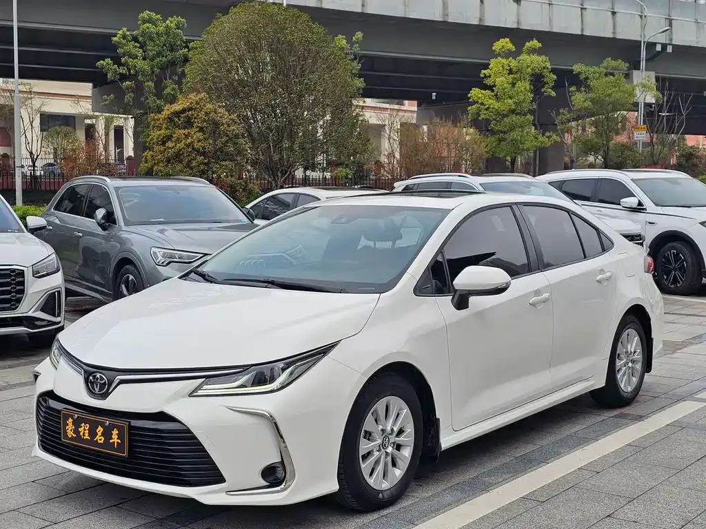 Toyota Corolla — фото 1