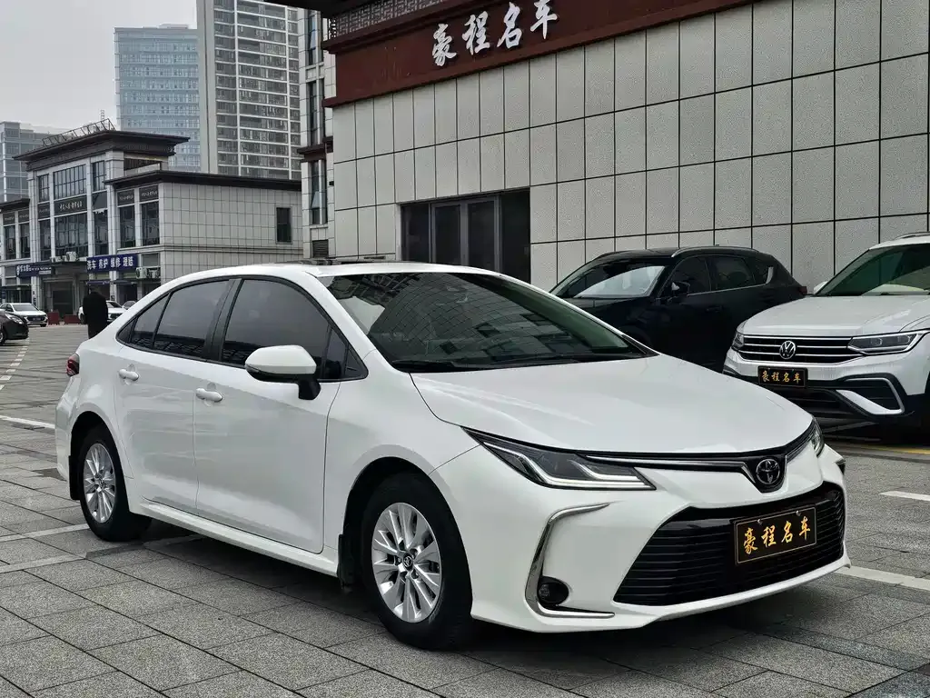 Toyota Corolla — фото 10