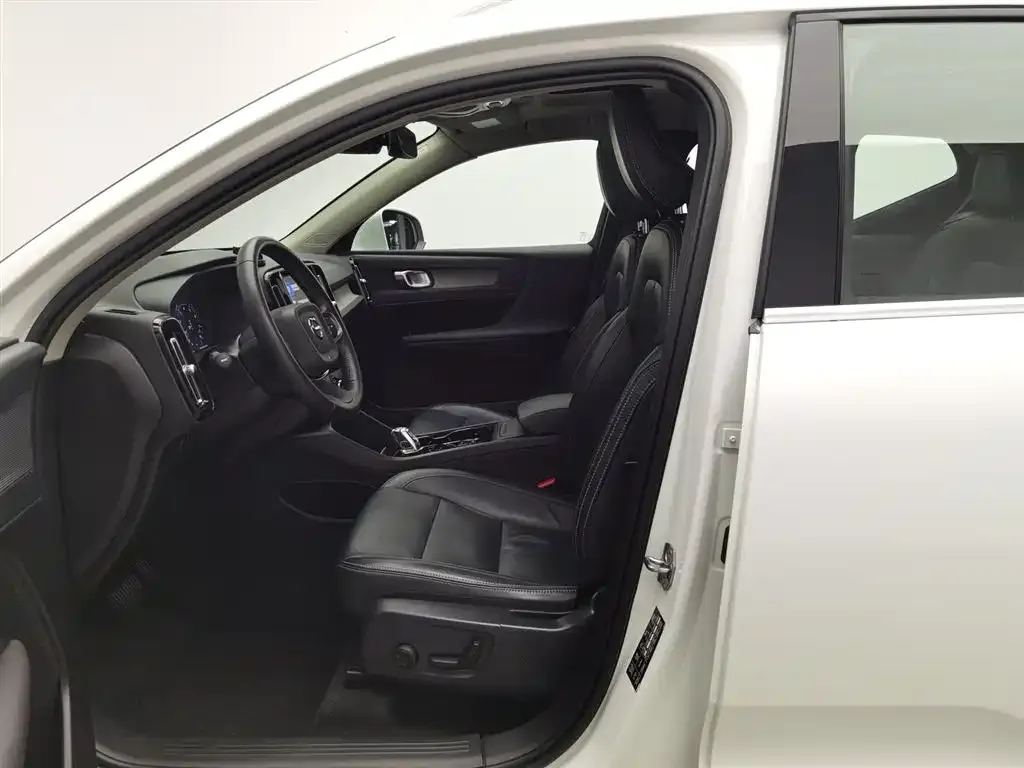 Volvo XC40 2021 из CN, фото 3