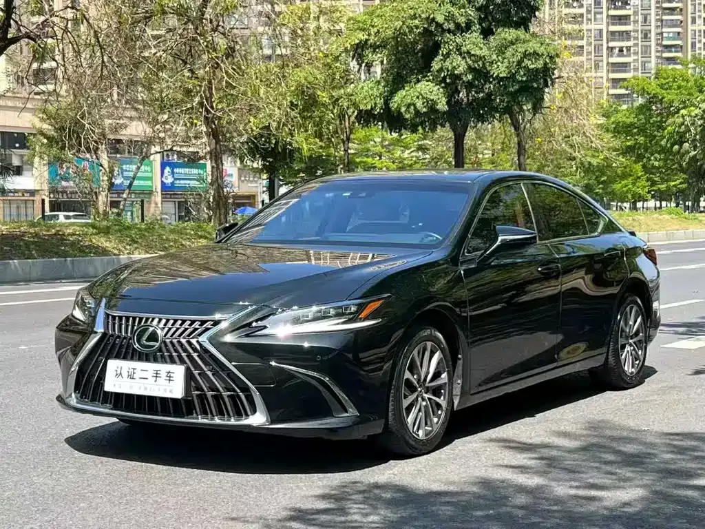 Lexus ES — фото 1
