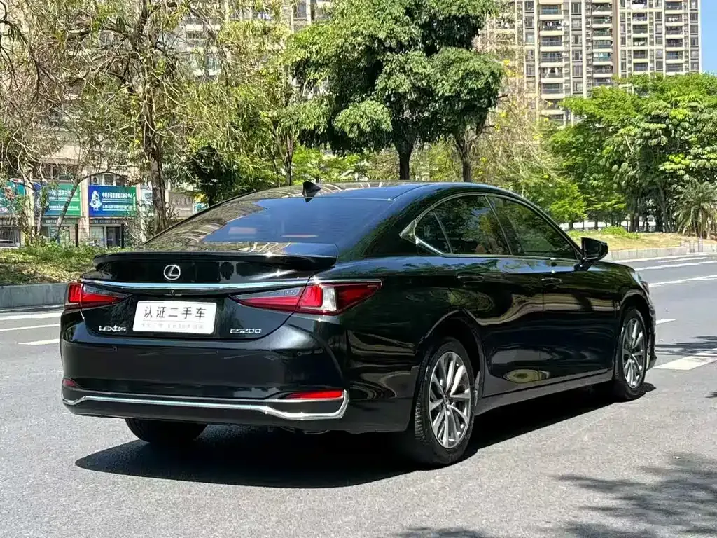 Lexus ES — фото 5
