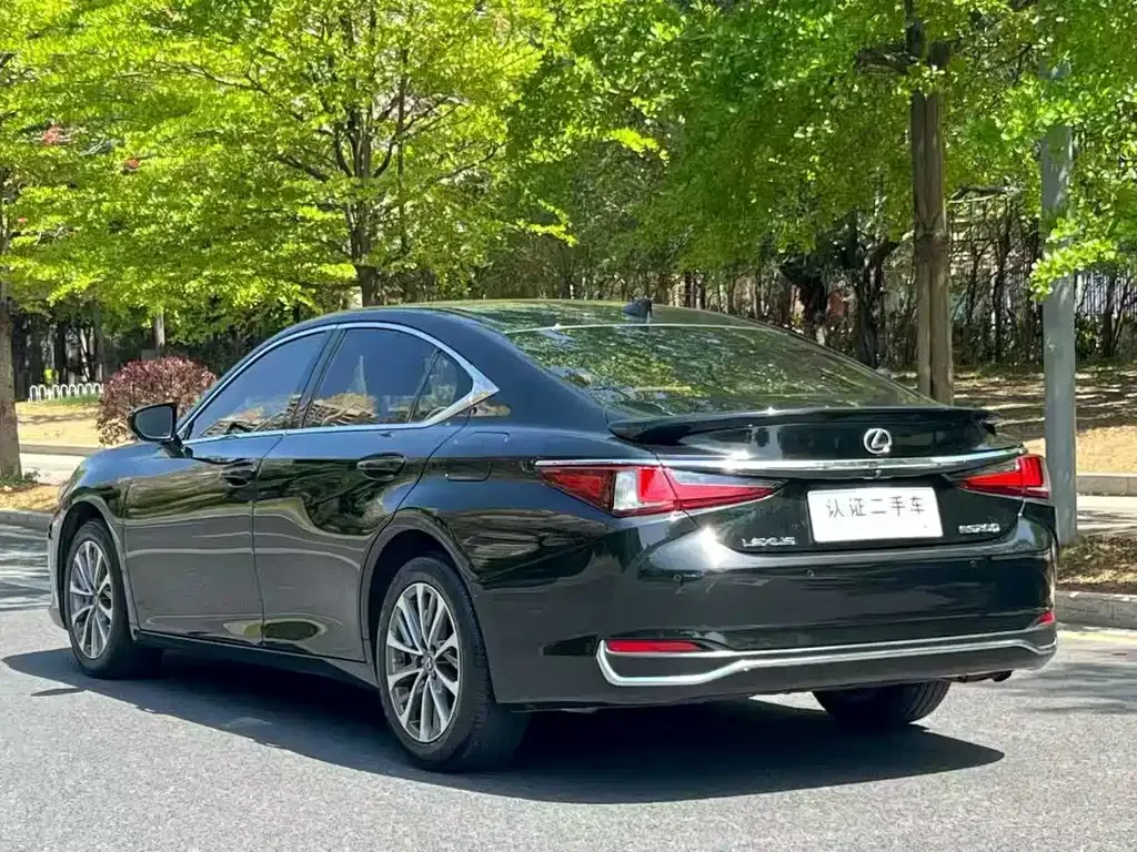 Lexus ES — фото 8