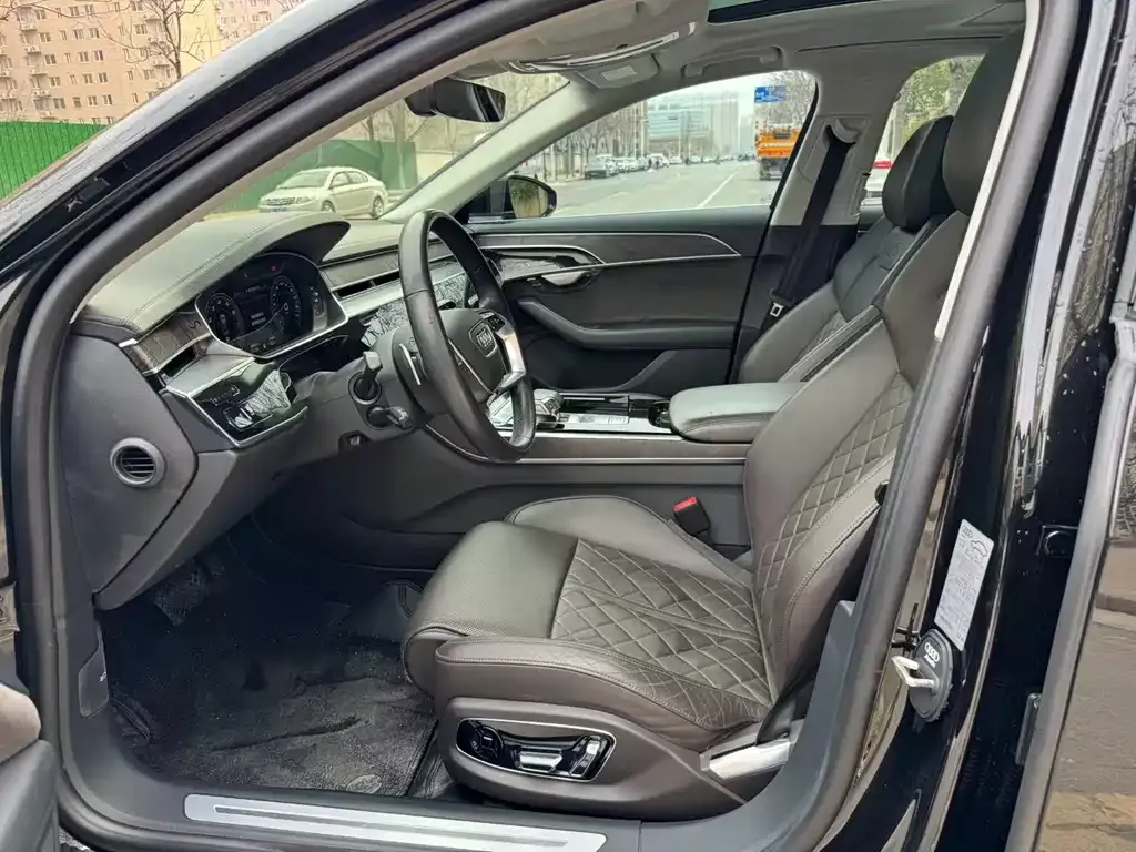 Audi A8 2021 из CN, фото 4