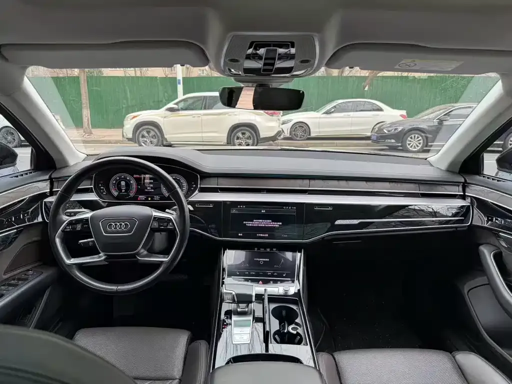 Audi A8 2021 из CN, фото 2