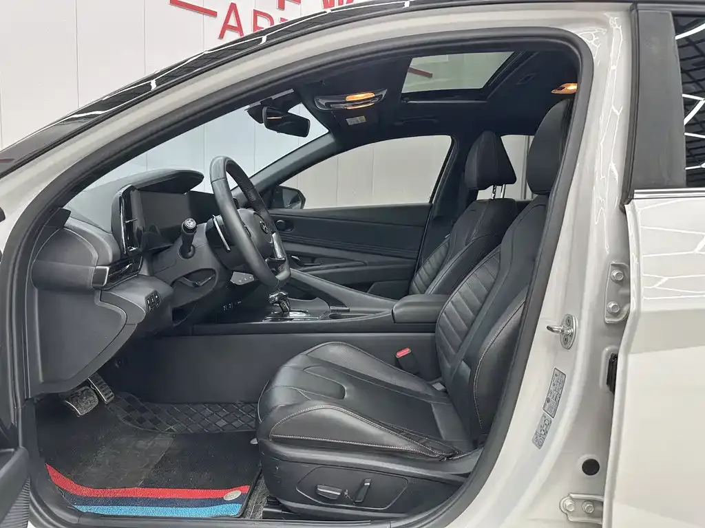 Hyundai Elantra 2023 из CN, фото 2