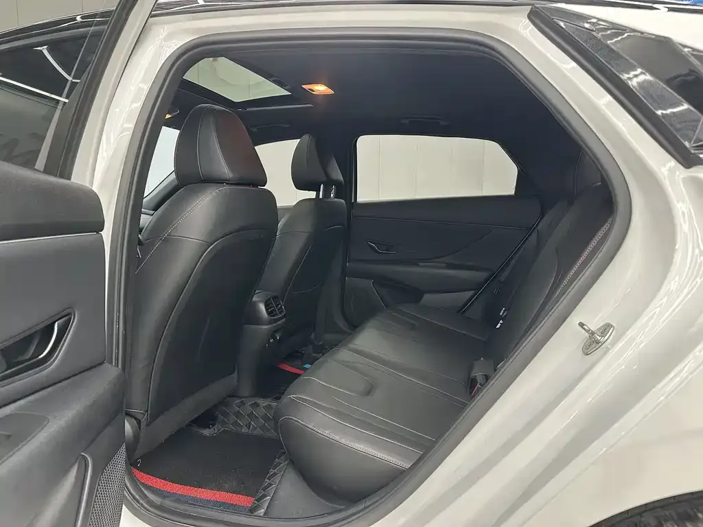 Hyundai Elantra 2023 из CN, фото 7