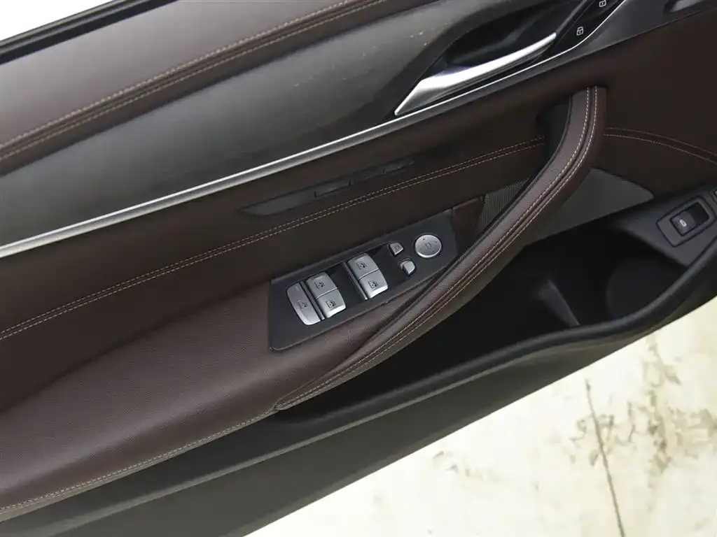 BMW 5 Series New Energy — фото 8