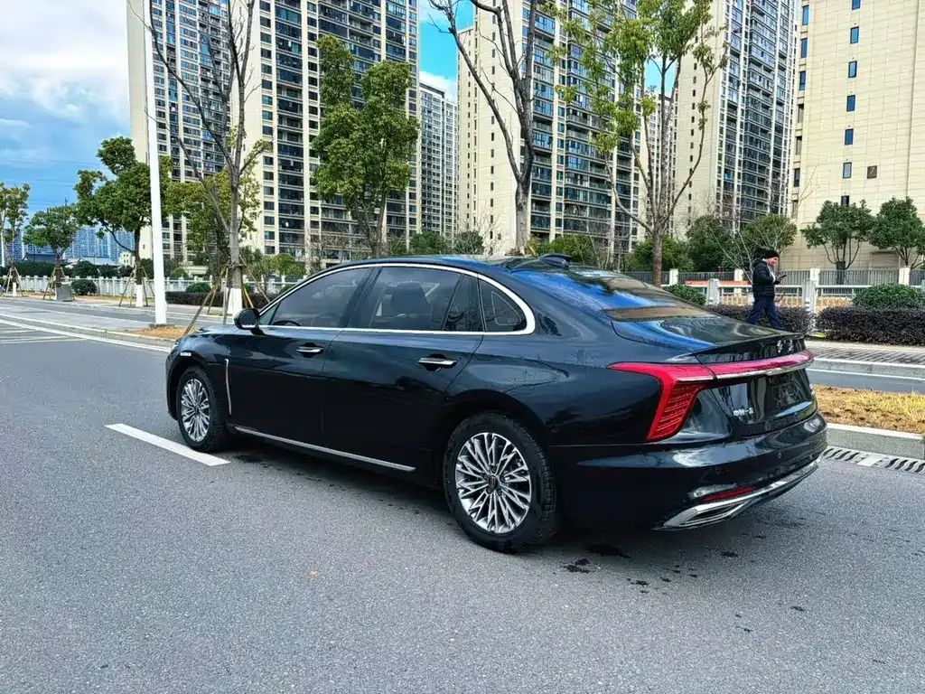 Hongqi H5 — фото 3