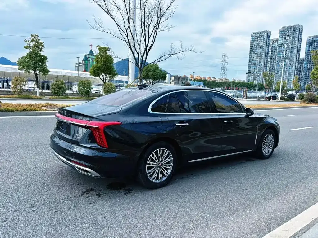 Hongqi H5 — фото 10
