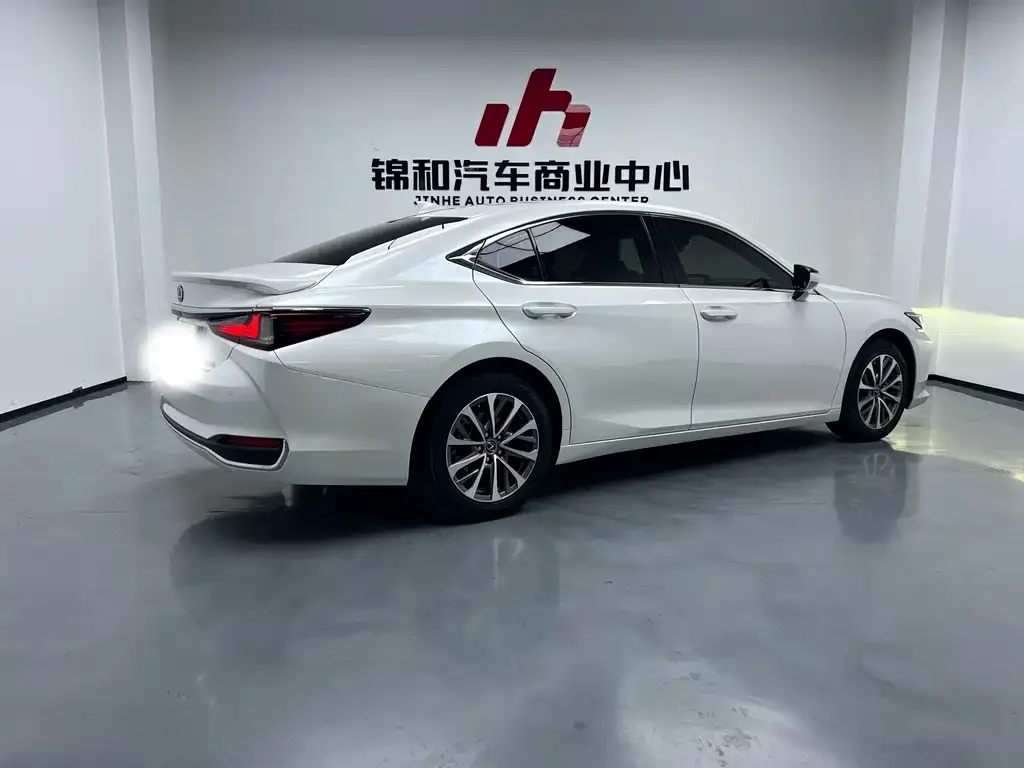 Lexus ES 2023 из CN, фото 5