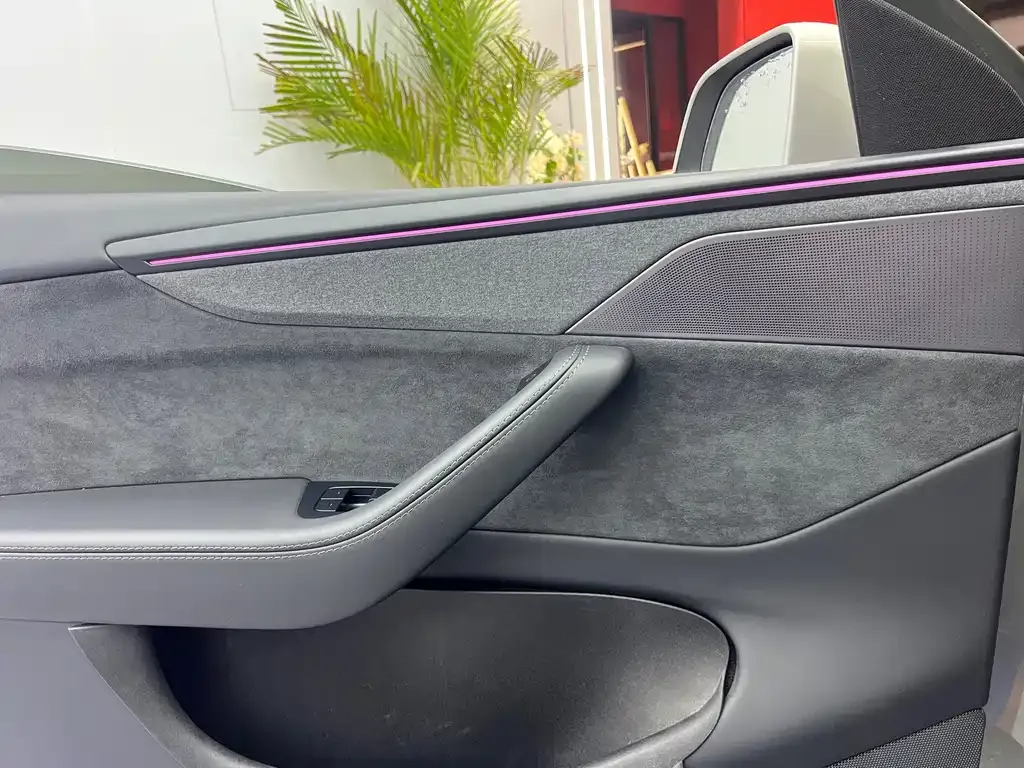 Tesla Model Y L — фото 2