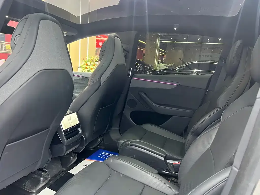 Tesla Model Y L — фото 7