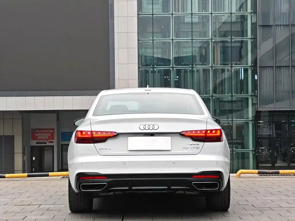 Audi A4L 2023 из CN, фото 5