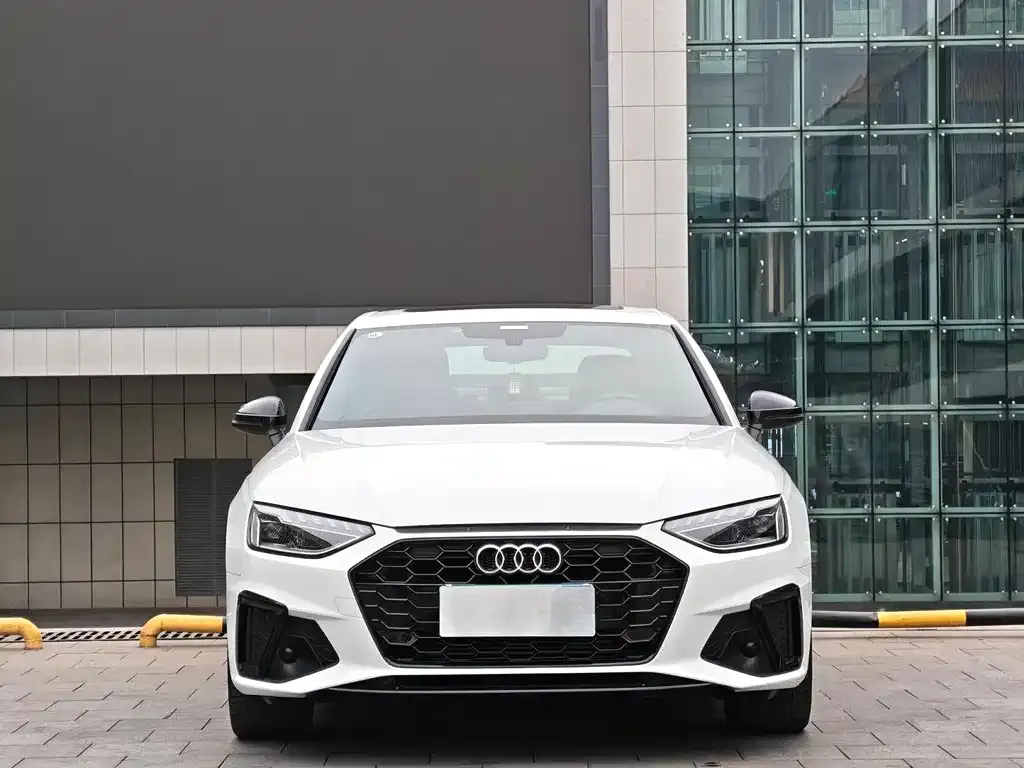 Audi A4L 2023 из CN, фото 3