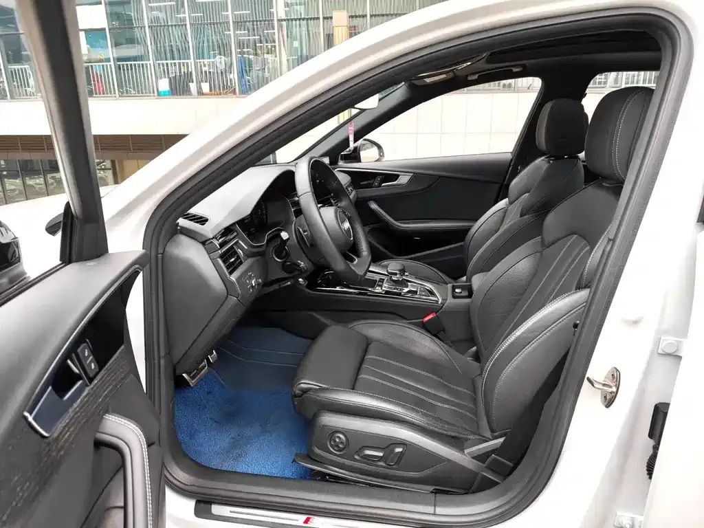 Audi A4L 2023 из CN, фото 9