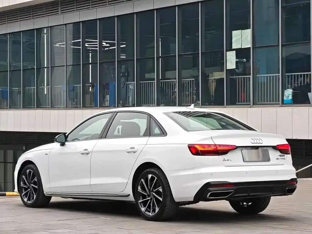 Audi A4L 2023 из CN, фото 6