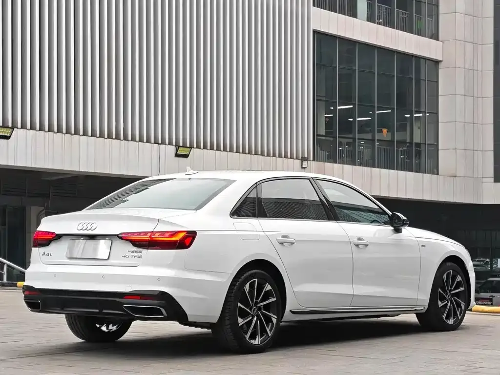 Audi A4L 2023 из CN, фото 7