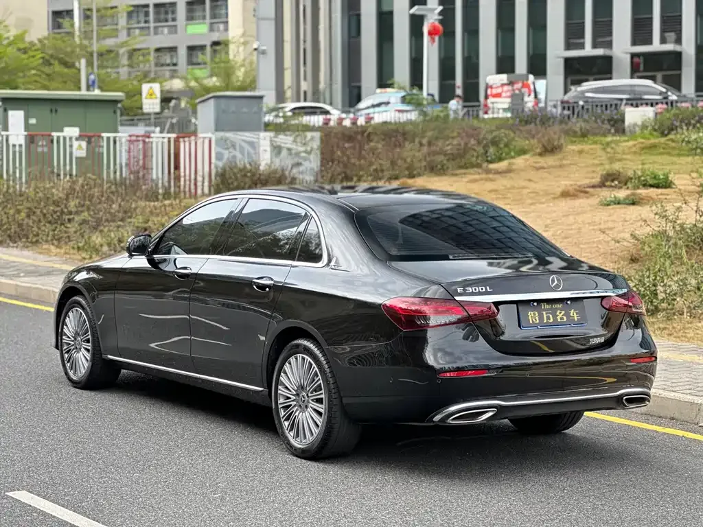Mercedes-Benz E-Class — фото 10