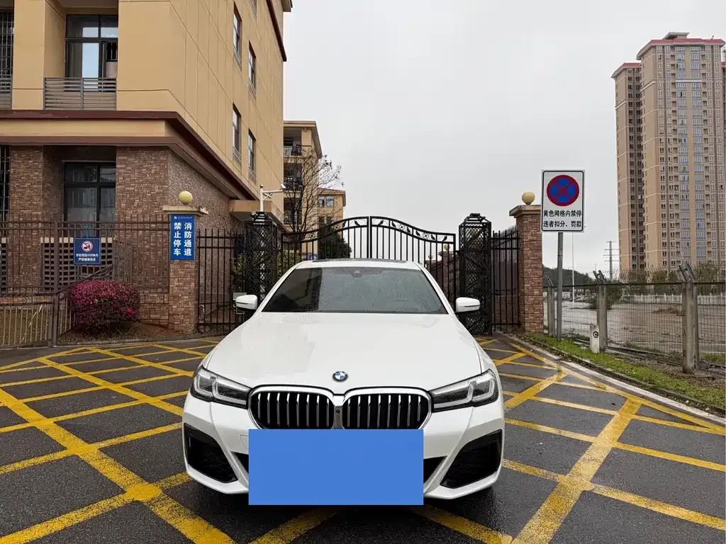 BMW 5 Series — фото 1