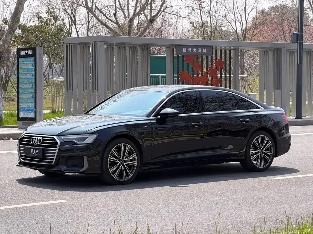 Audi A6L — фото 1