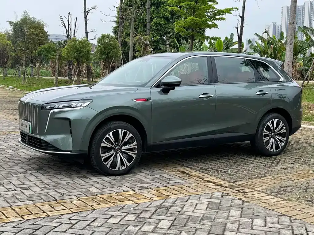 Hongqi HS6 PHEV