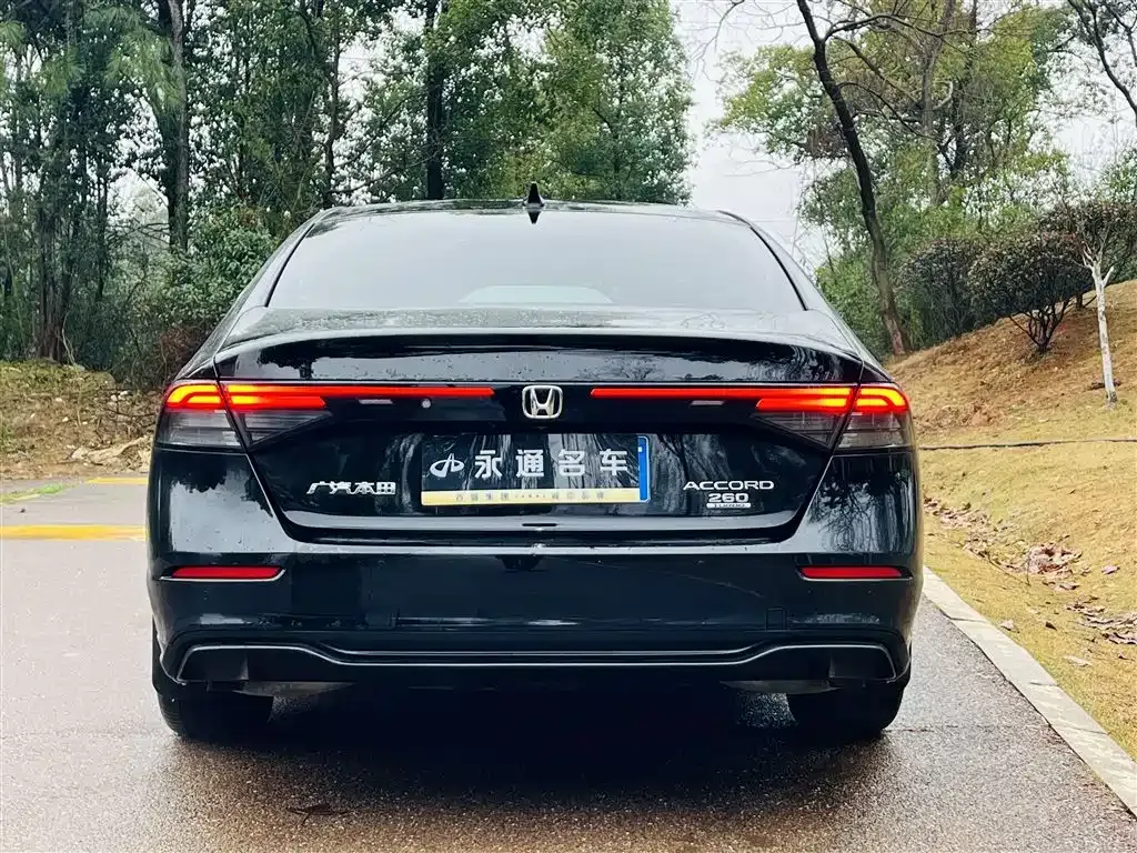 Honda Accord — фото 8