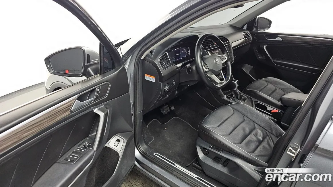Volkswagen Tiguan 2023 из KR, фото 2