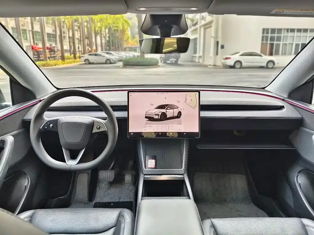 Tesla Model Y — фото 10