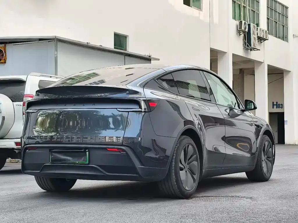 Tesla Model Y — фото 7
