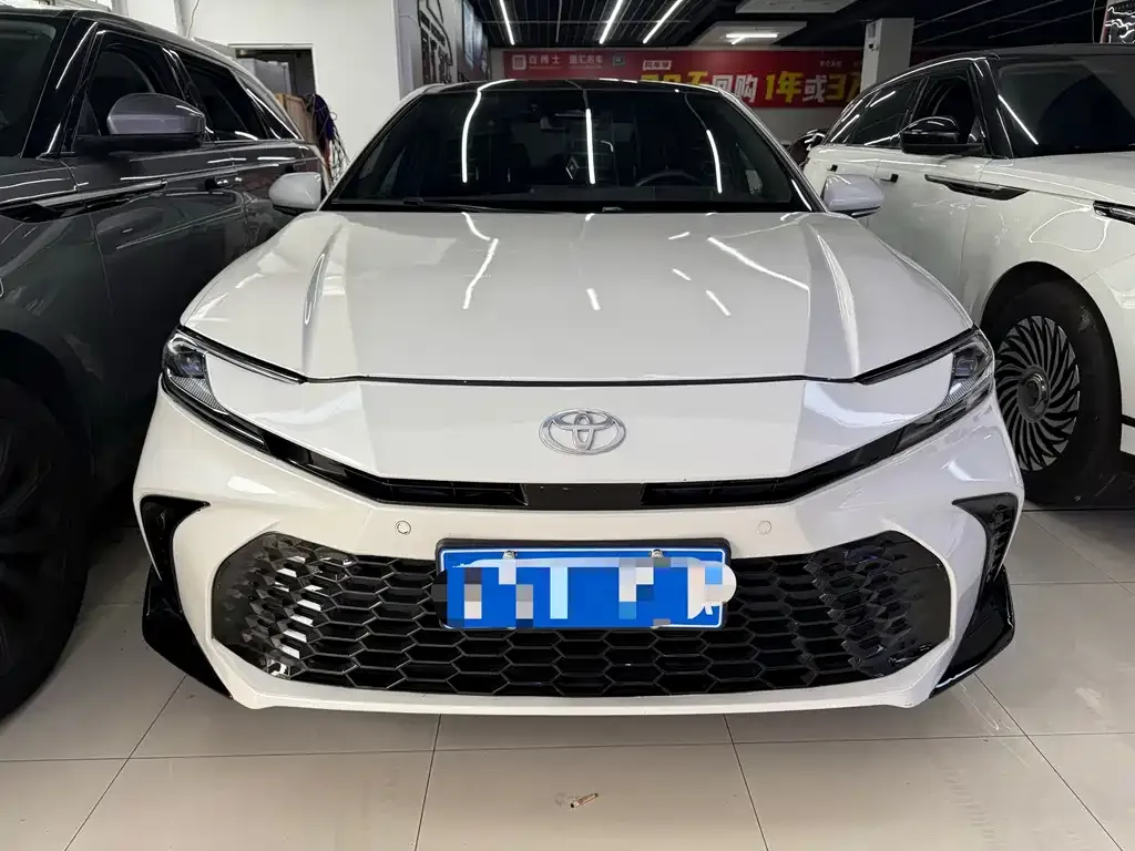 Toyota Camry — фото 5