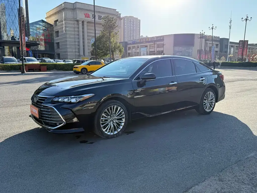 Toyota Avalon — фото 1