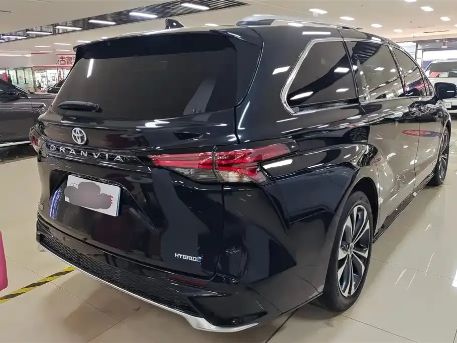 Toyota Granvia 2023 из CN, фото 8