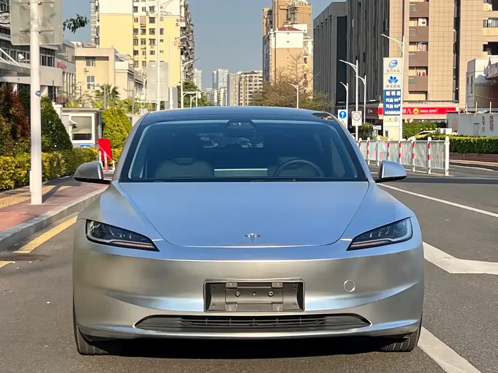 Tesla Model 3 — фото 8