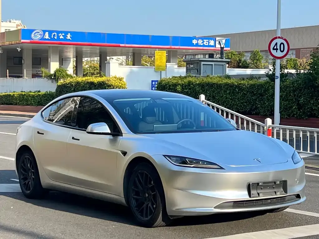 Tesla Model 3 — фото 7