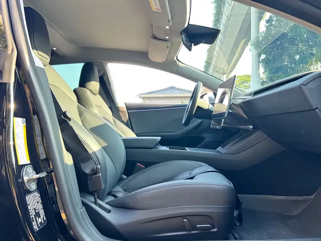 Tesla Model 3 — фото 9