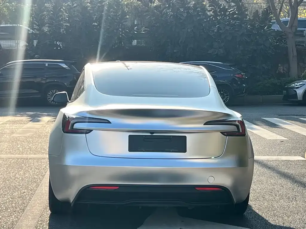 Tesla Model 3 — фото 3