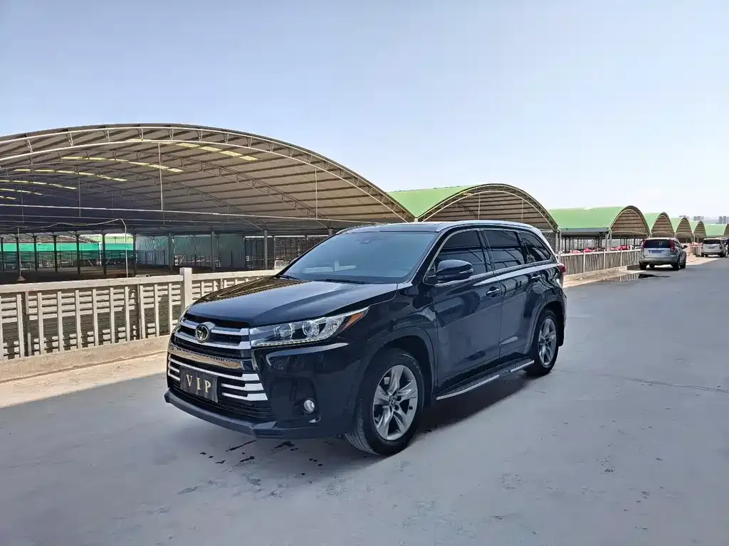 Toyota Highlander — фото 1