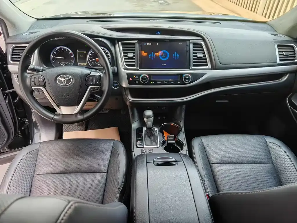 Toyota Highlander — фото 10