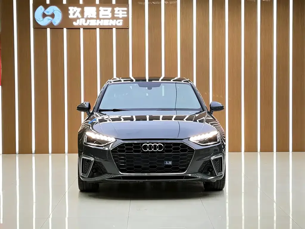 Audi A4L 2022 из CN, фото 2