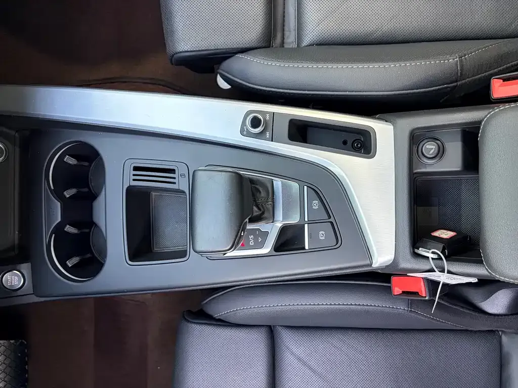 Audi A4L 2022 из CN, фото 3