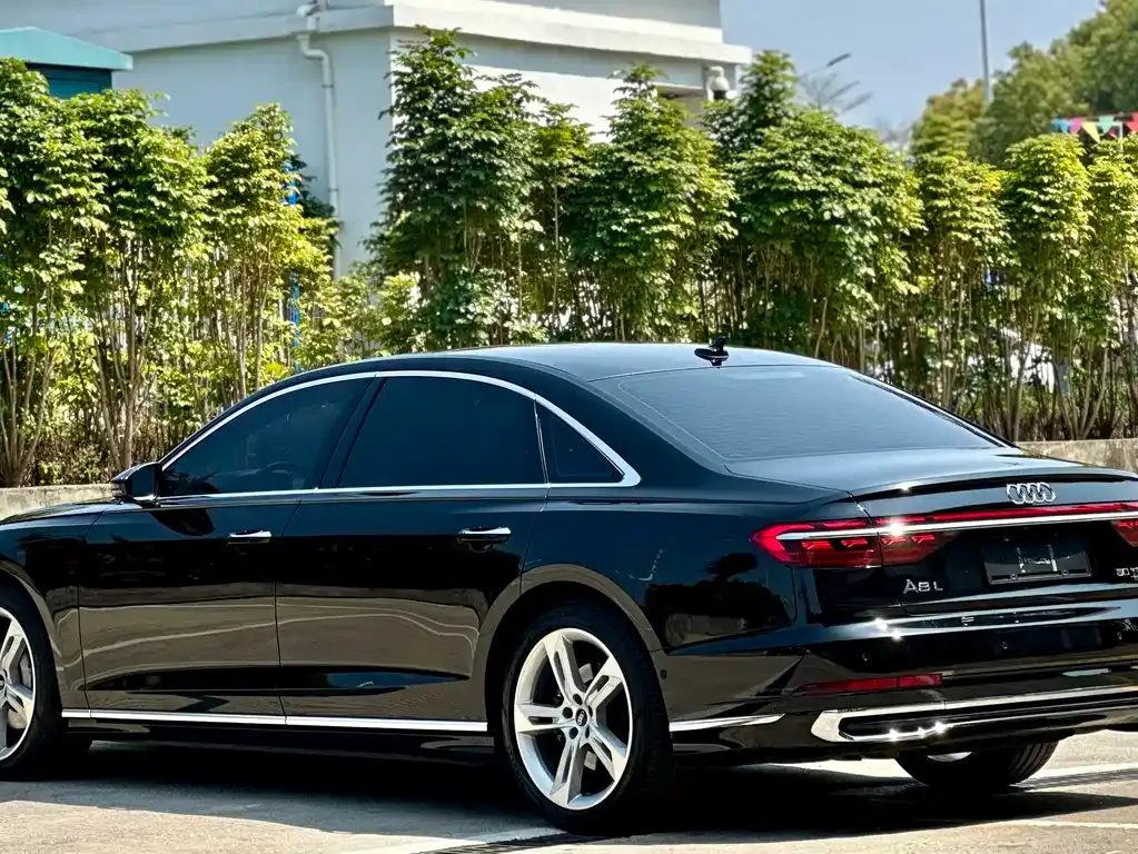 Audi A8 — фото 7