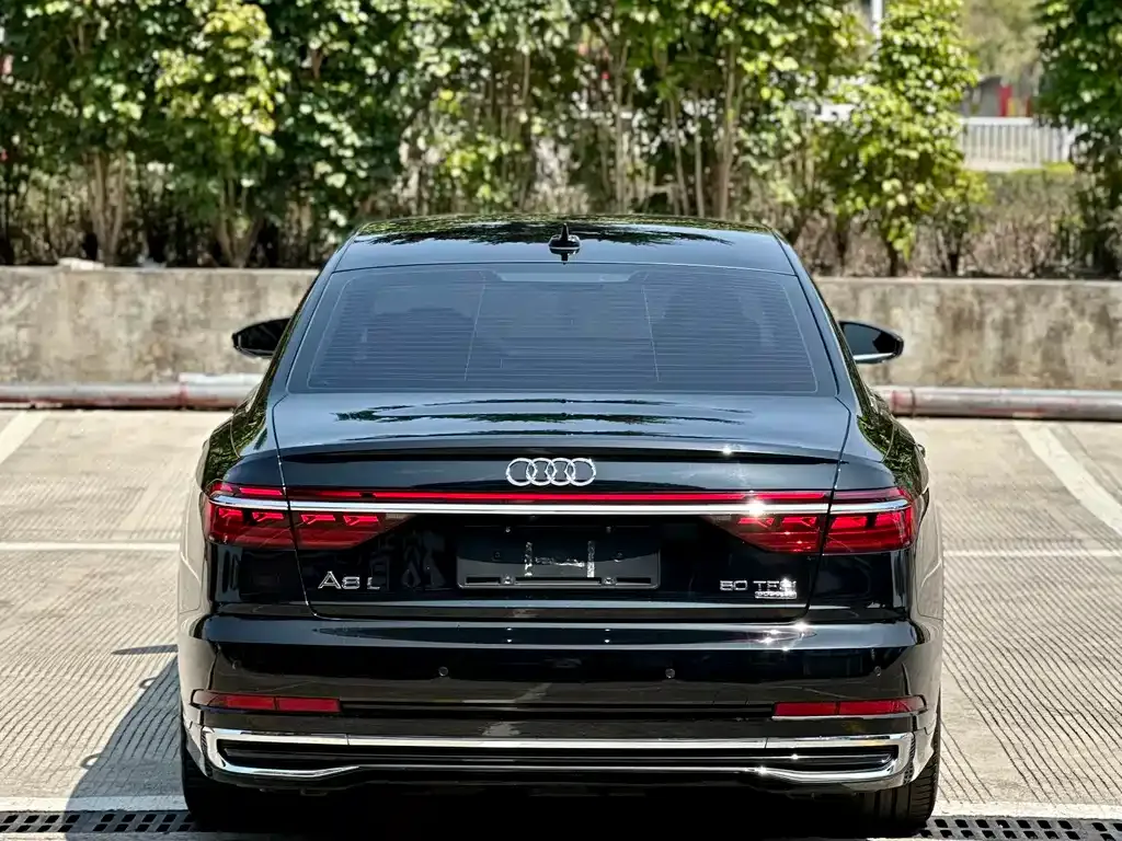 Audi A8 — фото 8